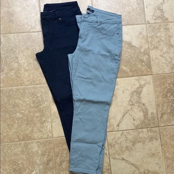 Maurice’s dark navy and 1822 Denim light blue Pants Set - lot of 2 - Picture 1 of 5